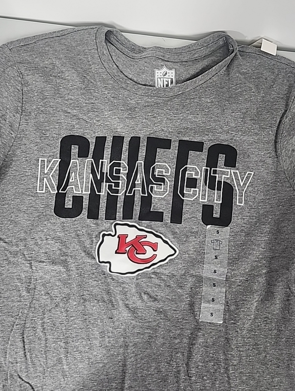 NEW Kansas City Chiefs Tee Shirt Size Small Mens Gray Tshirt
